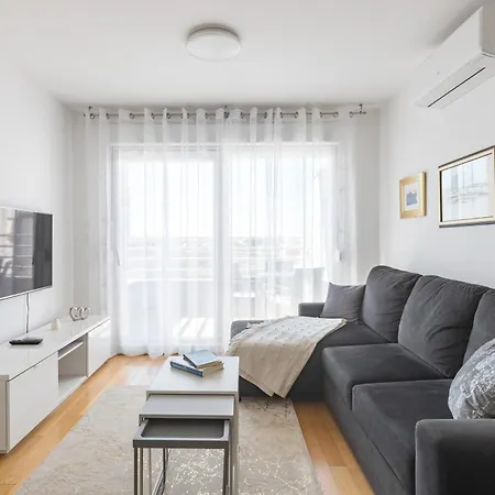 Diva With Free Private Parking Apartment Split