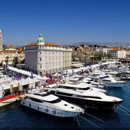 Diva With Free Private Parking *